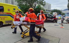 九龙湾宏光道的士电单车相撞 铁骑士轻伤送院