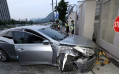 汽車撞上美駐韓使館閘門 司機或是「脫北者」
