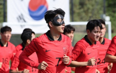 世界杯2022｜孙兴民戴碳纤维面罩参与操练