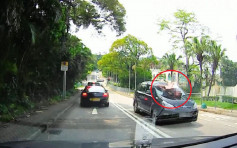 【有片】女途人捱私家車撞　拋上大銀幕被載行百米