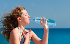喝什麼最解渴？︱研究結論白開水非首選  「這種飲品」營養更保水