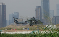 落馬洲多處山火 飛行服務隊直升機擲水彈救火