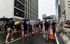 【修例风波】港九示威者占路设路障 多区交通受阻