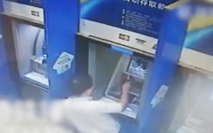 銀行避雨與保安爭執報復　男子鐵錘扑爆6部ATM