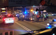 屯門公路電單車與客貨車相撞 來回擠塞