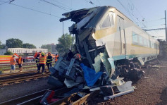 捷克列车相撞 1死5伤