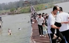 郑州观光吊桥断裂十馀人堕水 幸无人死亡
