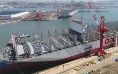 為港「東方海外」建造︱全球最大新造貨櫃船「DACKS093」 出海試航8天