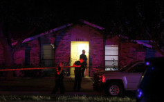 德州枪击案至少8死2伤 现场传出数十下枪声