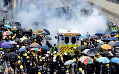 【元朗遊行】示威者投擲硬物玻璃 泰祥街安樂路防暴警察多次施放催淚煙