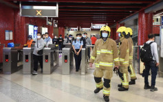 港鐵荃灣綫有乘客「尿袋」冒煙 警列縱火暫未有人被捕