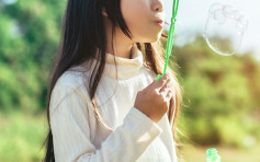 【維港會】拒借吹泡泡機予2歲女 小學生被港媽大罵不懂與人分享