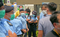区议员中山纪念公园外示威反健康码 警票控违限聚令