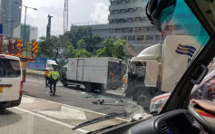 荔枝角道2货车追撞司机获救送院 塞到大角嘴