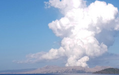 菲塔爾火山噴出蒸氣火山灰 當局籲上萬居民撤離