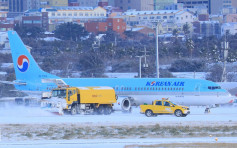 南韩济州机场跑道因大雪暂时关闭 2000旅客滞留