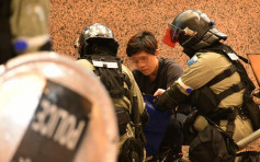 【修例风波】示威者时代广场聚集 防暴警拘1人