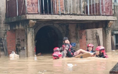福建多地城区出现严重水浸 3.6万人紧急转移 福州地铁一度停运