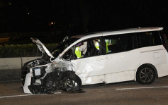 七人车公主道「追尾」撞埋站巴士 女司机一度被困幸轻伤