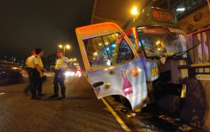 绿Van撞青衣北桥分岔口6伤 包括74岁司机