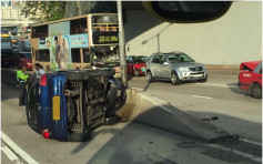 私家車漆咸道落斜翻側　司機送院