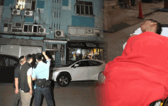 油麻地越南漢捱3男追斬 匿窗邊爬外牆躲避 警持盾牌戒備搜索