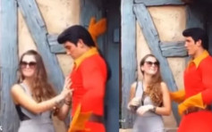 女遊客合照伸手「胸襲」 迪士尼男演員秒變臉喝退