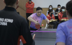孙玉菡亲身示范乒乓球表演赛 称梦想不分年龄和出身