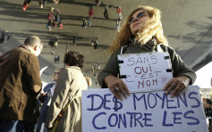 法國千名婦女上街 抗議性罪行問題嚴重