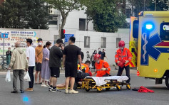 將軍澳14歲少年駕單車衝路口被車撞 受傷送院