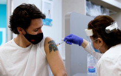 加拿大杜鲁多夫妇接种牛津疫苗 吁市民尽快预约