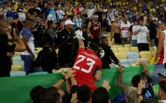 世界杯外围赛｜巴西0:1阿根廷迎3连败场上火爆  球迷看台大打出手多人浴血