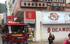 香港仔大道住宅失火 消防升雲梯救熄
