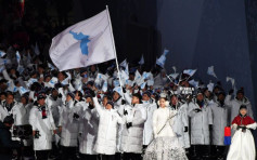 冬奥开幕 两韩选手持统一旗进场