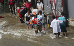 印尼耶加达水灾增至21死 逾3万人疏散