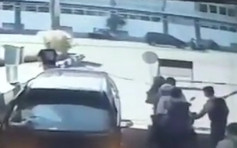 【印尼连环爆炸】印尼泗水警察总部遭人肉炸弹袭击 多人受伤