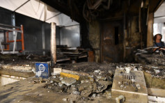 【修例风波】观塘站有焚烧味道 客户中心被严重焚毁