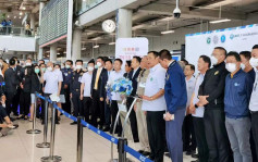 泰副总理赴机场迎接首批中国游客 给予「英雄般欢迎」