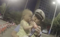 【嘴唇发紫】1岁大男婴被母独留车中险中暑 因演唱会禁止儿童进入