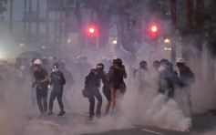【逃犯條例】示威者警總外投擲汽油彈 警方施放催淚彈