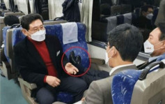 穿鞋把腳放列車座位  南韓總統候選人尹錫悅被批無公德