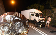 【車cam直擊】「凱旋」仿古電單車失控越線撼貨車 鐵騎士魂斷石澳道