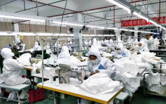 中国鼓励企业出口防护服 指供应已够保障国内需求