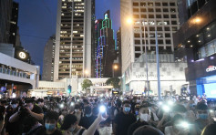 中環示威人士遊行叫港獨口號 警方警告武力驅散