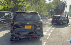 屯门青山公路3私家车及1的士相撞 9人受伤送院