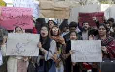 巴基斯坦民眾示威要求當局從湖北撤走學生