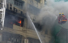 【片段】新蒲崗工廈三級火仍未熄 動員125名消防灌救
