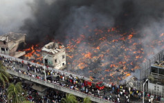 孟加拉首都成衣市场大火　浓烟直窜「整区狂烧」