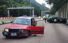 馬鞍山繞道私家車與的士相撞  四人傷