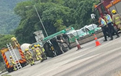 大埔汀角路私家車自炒翻側 司機乘客幸無恙